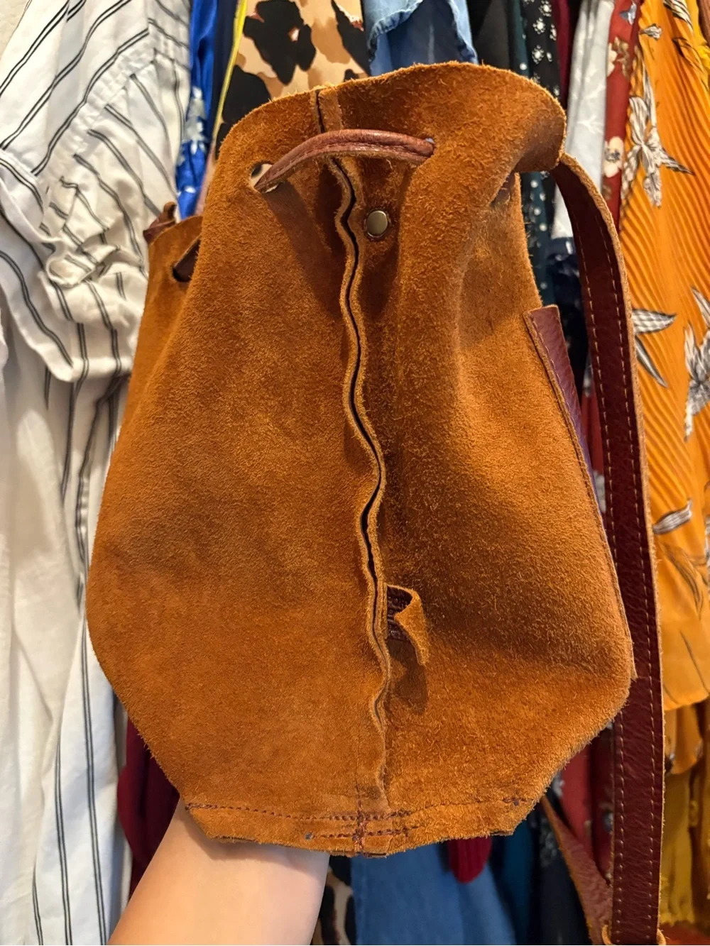 Portland Leather Goods | Large Bucket Bag | Nutmeg - Picture 12 of 17